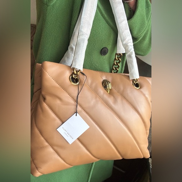 Authentic KURT GEIGER LONDON Quilted 2 compartment magnetic closure shoulder bag - Picture 13 of 17